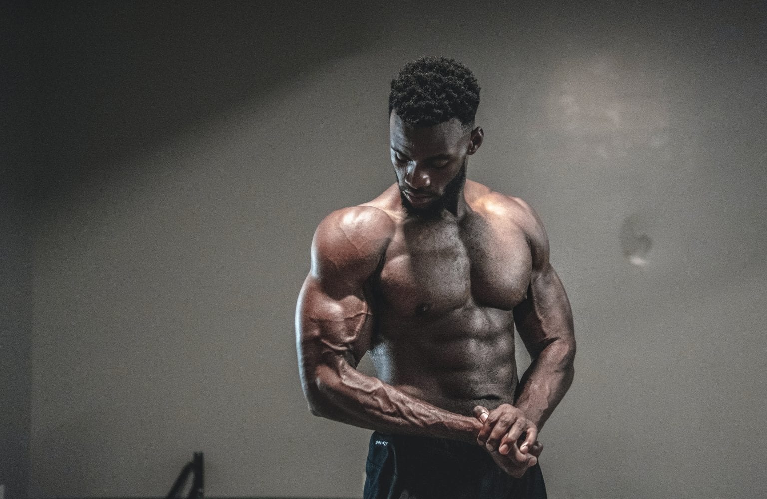 How can Calisthenics include both Isometric and Isotonic Exercises?